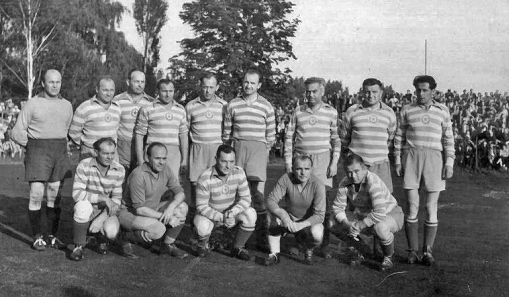 stará garda Juty Dvůr Králové n/L - 50. léta - Horní řada - 2. zleva Karel Sedliský a 4. zleva Karel Rulc